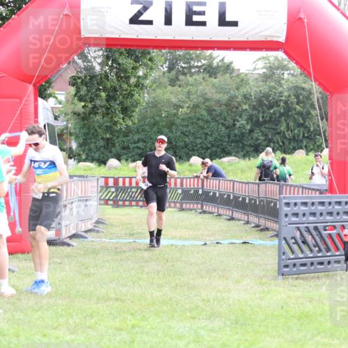 21.06.2026 - 29. Vierlanden-Triathlon Andreas Tolksdorf http://msf.ph/oto/9878476 21.06.2026 11:16:16 Ziel 313, 609, 313, 609 meine-sportfotos.de