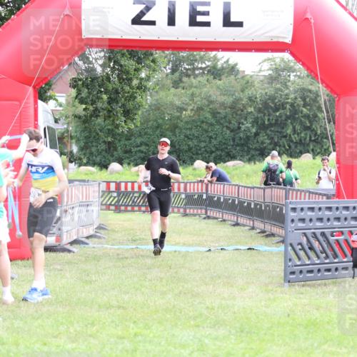 21.06.2026 - 29. Vierlanden-Triathlon Andreas Tolksdorf http://msf.ph/oto/9878486 21.06.2026 11:16:16 Ziel 313, 609, 313, 609 meine-sportfotos.de