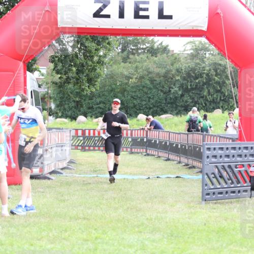 21.06.2026 - 29. Vierlanden-Triathlon Andreas Tolksdorf http://msf.ph/oto/9878493 21.06.2026 11:16:16 Ziel 313, 609, 313, 609 meine-sportfotos.de
