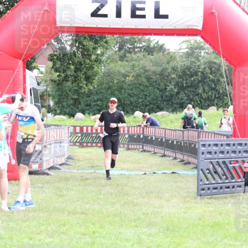 21.06.2026 - 29. Vierlanden-Triathlon Andreas Tolksdorf http://msf.ph/oto/9878502 21.06.2026 11:16:16 Ziel 313, 609, 313, 609 meine-sportfotos.de