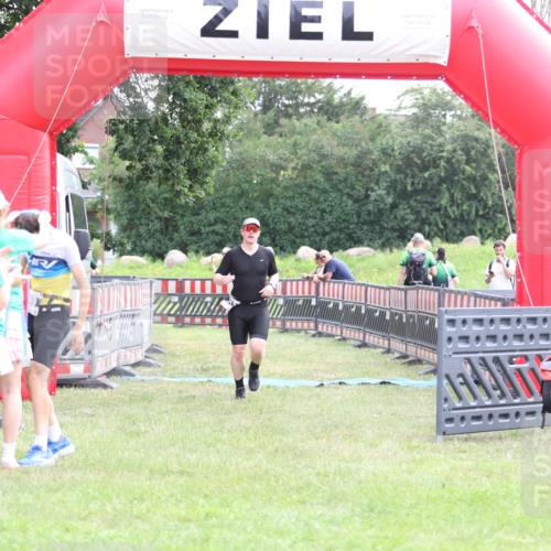 21.06.2026 - 29. Vierlanden-Triathlon Andreas Tolksdorf http://msf.ph/oto/9878524 21.06.2026 11:16:16 Ziel 313, 609, 313, 609 meine-sportfotos.de