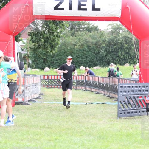 21.06.2026 - 29. Vierlanden-Triathlon Andreas Tolksdorf http://msf.ph/oto/9878548 21.06.2026 11:16:16 Ziel 313, 609, 313, 609 meine-sportfotos.de