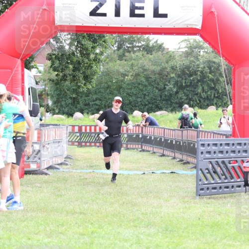 21.06.2026 - 29. Vierlanden-Triathlon Andreas Tolksdorf http://msf.ph/oto/9878565 21.06.2026 11:16:16 Ziel 313, 609, 313, 609 meine-sportfotos.de