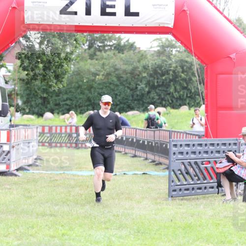 21.06.2026 - 29. Vierlanden-Triathlon Andreas Tolksdorf http://msf.ph/oto/9878620 21.06.2026 11:16:17 Ziel 313, 609, 313, 609 meine-sportfotos.de