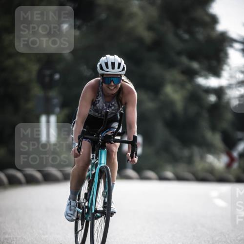 21.06.2026 - 29. Vierlanden-Triathlon H.Heesch http://msf.ph/oto/9878816 21.06.2026 09:09:54 Radfahren 229, 240 meine-sportfotos.de