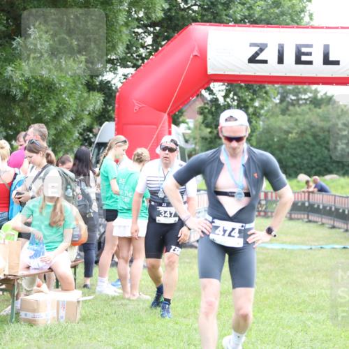 21.06.2026 - 29. Vierlanden-Triathlon Andreas Tolksdorf http://msf.ph/oto/9879040 21.06.2026 11:16:48 Ziel  meine-sportfotos.de