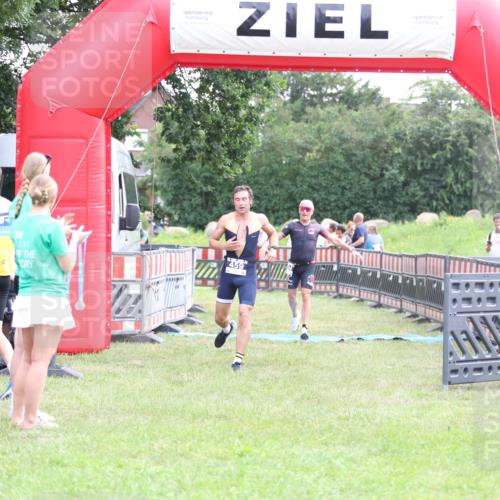21.06.2026 - 29. Vierlanden-Triathlon Andreas Tolksdorf http://msf.ph/oto/9879200 21.06.2026 11:17:05 Ziel 434, 459, 434, 459 meine-sportfotos.de