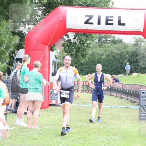 21.06.2026 - 29. Vierlanden-Triathlon Andreas Tolksdorf http://msf.ph/oto/9879318 21.06.2026 11:17:25 Ziel 397, 410, 397, 410 meine-sportfotos.de