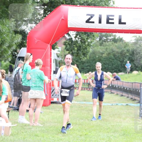 21.06.2026 - 29. Vierlanden-Triathlon Andreas Tolksdorf http://msf.ph/oto/9879326 21.06.2026 11:17:25 Ziel 397, 410, 397, 410 meine-sportfotos.de