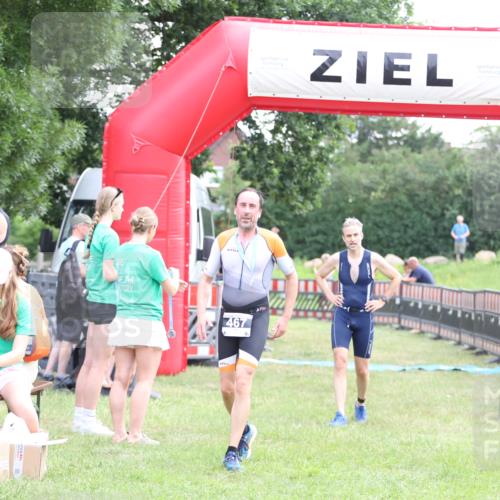 21.06.2026 - 29. Vierlanden-Triathlon Andreas Tolksdorf http://msf.ph/oto/9879334 21.06.2026 11:17:25 Ziel 397, 410, 397, 410 meine-sportfotos.de