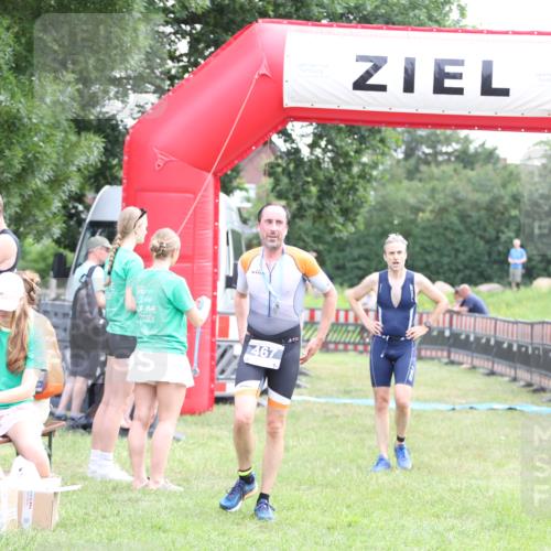 21.06.2026 - 29. Vierlanden-Triathlon Andreas Tolksdorf http://msf.ph/oto/9879356 21.06.2026 11:17:25 Ziel 397, 410, 397, 410 meine-sportfotos.de