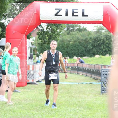 21.06.2026 - 29. Vierlanden-Triathlon Andreas Tolksdorf http://msf.ph/oto/9879440 21.06.2026 11:17:40 Ziel  meine-sportfotos.de