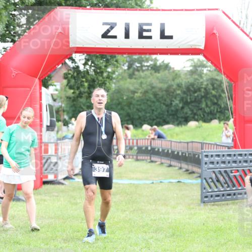 21.06.2026 - 29. Vierlanden-Triathlon Andreas Tolksdorf http://msf.ph/oto/9879528 21.06.2026 11:17:40 Ziel  meine-sportfotos.de