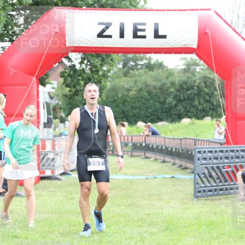 21.06.2026 - 29. Vierlanden-Triathlon Andreas Tolksdorf http://msf.ph/oto/9879551 21.06.2026 11:17:40 Ziel  meine-sportfotos.de