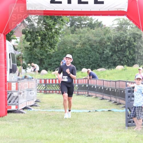 21.06.2026 - 29. Vierlanden-Triathlon Andreas Tolksdorf http://msf.ph/oto/9879560 21.06.2026 11:18:00 Ziel 316, 399, 316, 399 meine-sportfotos.de