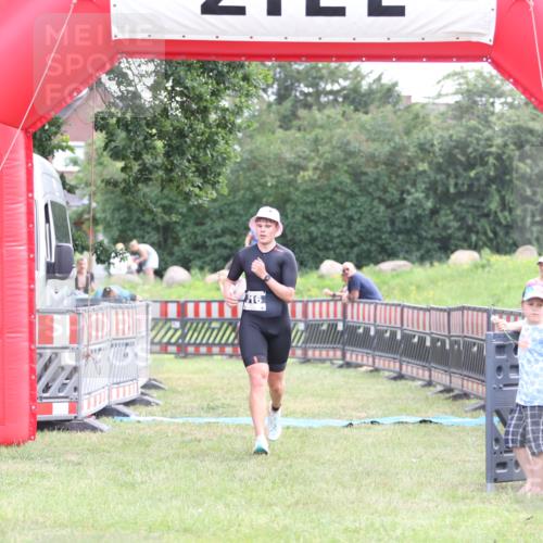 21.06.2026 - 29. Vierlanden-Triathlon Andreas Tolksdorf http://msf.ph/oto/9879576 21.06.2026 11:18:00 Ziel 316, 399, 316, 399 meine-sportfotos.de