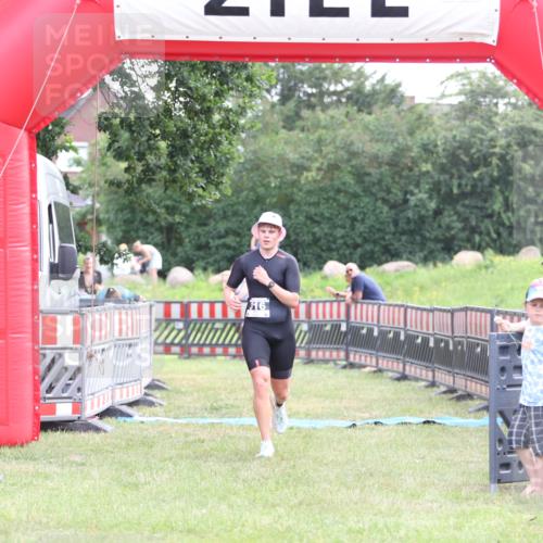 21.06.2026 - 29. Vierlanden-Triathlon Andreas Tolksdorf http://msf.ph/oto/9879583 21.06.2026 11:18:00 Ziel 316, 399, 316, 399 meine-sportfotos.de