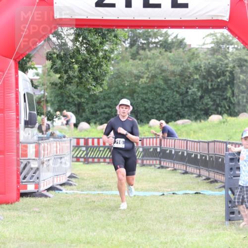 21.06.2026 - 29. Vierlanden-Triathlon Andreas Tolksdorf http://msf.ph/oto/9879591 21.06.2026 11:18:00 Ziel 316, 399, 316, 399 meine-sportfotos.de