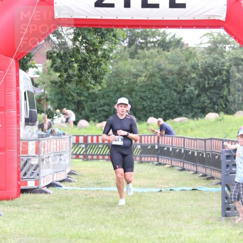 21.06.2026 - 29. Vierlanden-Triathlon Andreas Tolksdorf http://msf.ph/oto/9879601 21.06.2026 11:18:00 Ziel 316, 399, 316, 399 meine-sportfotos.de
