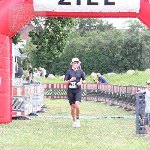 21.06.2026 - 29. Vierlanden-Triathlon Andreas Tolksdorf http://msf.ph/oto/9879618 21.06.2026 11:18:00 Ziel 316, 399, 316, 399 meine-sportfotos.de