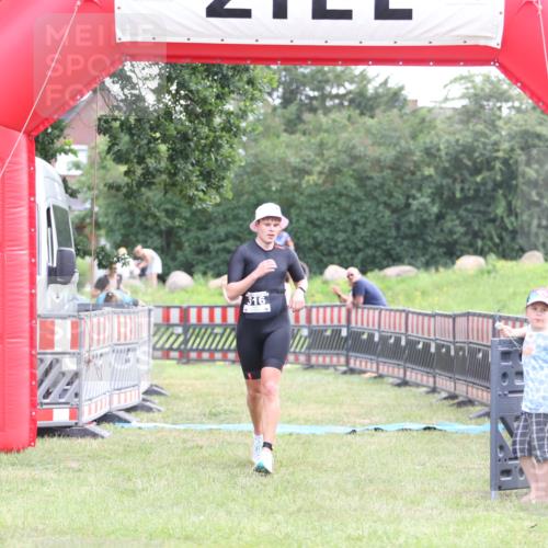 21.06.2026 - 29. Vierlanden-Triathlon Andreas Tolksdorf http://msf.ph/oto/9879632 21.06.2026 11:18:00 Ziel 316, 399, 316, 399 meine-sportfotos.de