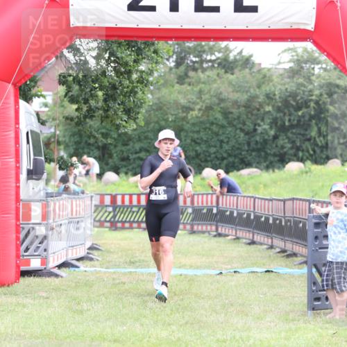 21.06.2026 - 29. Vierlanden-Triathlon Andreas Tolksdorf http://msf.ph/oto/9879644 21.06.2026 11:18:00 Ziel 316, 399, 316, 399 meine-sportfotos.de
