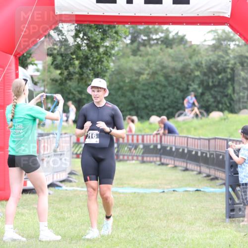 21.06.2026 - 29. Vierlanden-Triathlon Andreas Tolksdorf http://msf.ph/oto/9879652 21.06.2026 11:18:03 Ziel 316, 399, 316, 399 meine-sportfotos.de