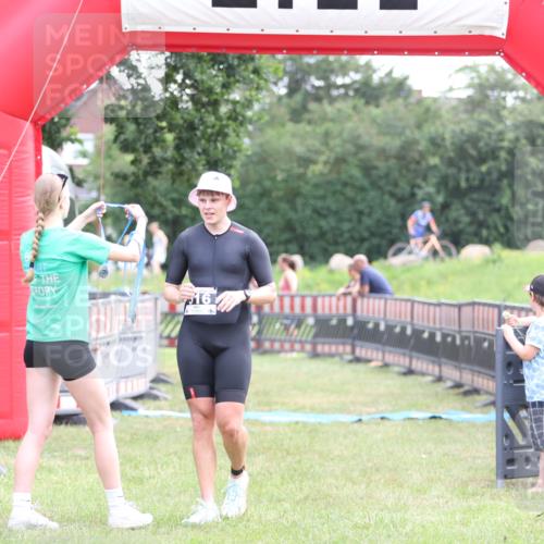 21.06.2026 - 29. Vierlanden-Triathlon Andreas Tolksdorf http://msf.ph/oto/9879659 21.06.2026 11:18:03 Ziel 316, 399, 316, 399 meine-sportfotos.de
