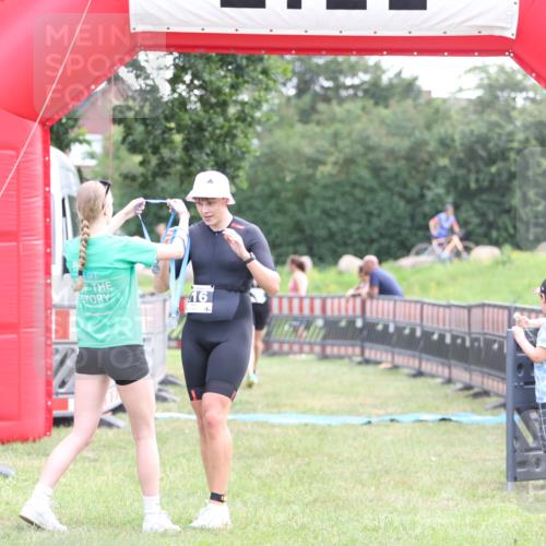 21.06.2026 - 29. Vierlanden-Triathlon Andreas Tolksdorf http://msf.ph/oto/9879694 21.06.2026 11:18:03 Ziel 316, 399, 316, 399 meine-sportfotos.de