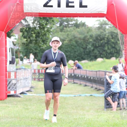 21.06.2026 - 29. Vierlanden-Triathlon Andreas Tolksdorf http://msf.ph/oto/9879725 21.06.2026 11:18:06 Ziel 399, 399 meine-sportfotos.de
