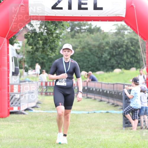 21.06.2026 - 29. Vierlanden-Triathlon Andreas Tolksdorf http://msf.ph/oto/9879740 21.06.2026 11:18:06 Ziel 399, 399 meine-sportfotos.de