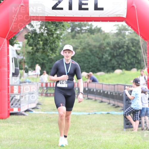 21.06.2026 - 29. Vierlanden-Triathlon Andreas Tolksdorf http://msf.ph/oto/9879748 21.06.2026 11:18:06 Ziel 399, 399 meine-sportfotos.de