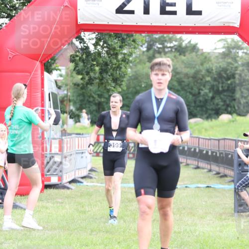 21.06.2026 - 29. Vierlanden-Triathlon Andreas Tolksdorf http://msf.ph/oto/9879762 21.06.2026 11:18:09 Ziel 361, 399, 361, 399 meine-sportfotos.de