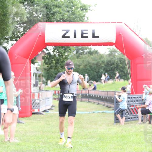 21.06.2026 - 29. Vierlanden-Triathlon Andreas Tolksdorf http://msf.ph/oto/9879913 21.06.2026 11:18:23 Ziel 361, 412, 361, 412 meine-sportfotos.de