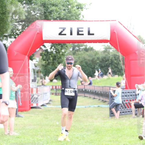 21.06.2026 - 29. Vierlanden-Triathlon Andreas Tolksdorf http://msf.ph/oto/9879930 21.06.2026 11:18:23 Ziel 361, 412, 361, 412 meine-sportfotos.de