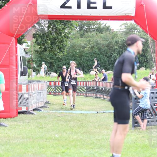 21.06.2026 - 29. Vierlanden-Triathlon Andreas Tolksdorf http://msf.ph/oto/9879954 21.06.2026 11:18:27 Ziel 412, 412 meine-sportfotos.de