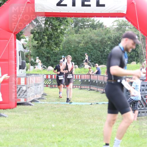 21.06.2026 - 29. Vierlanden-Triathlon Andreas Tolksdorf http://msf.ph/oto/9879992 21.06.2026 11:18:28 Ziel 412, 412 meine-sportfotos.de