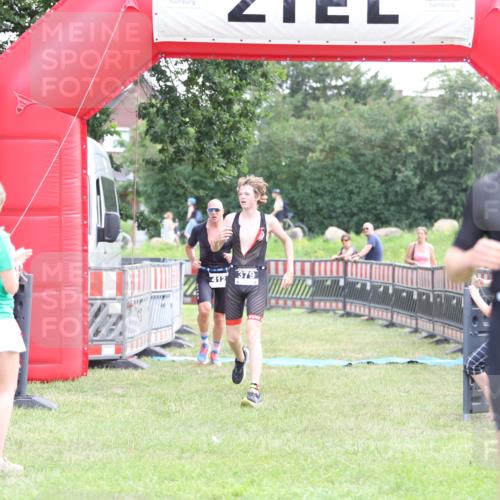 21.06.2026 - 29. Vierlanden-Triathlon Andreas Tolksdorf http://msf.ph/oto/9880003 21.06.2026 11:18:29 Ziel 412, 412 meine-sportfotos.de