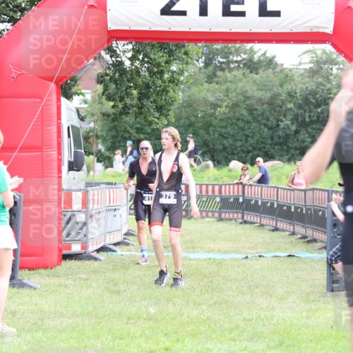 21.06.2026 - 29. Vierlanden-Triathlon Andreas Tolksdorf http://msf.ph/oto/9880018 21.06.2026 11:18:30 Ziel 412, 412 meine-sportfotos.de