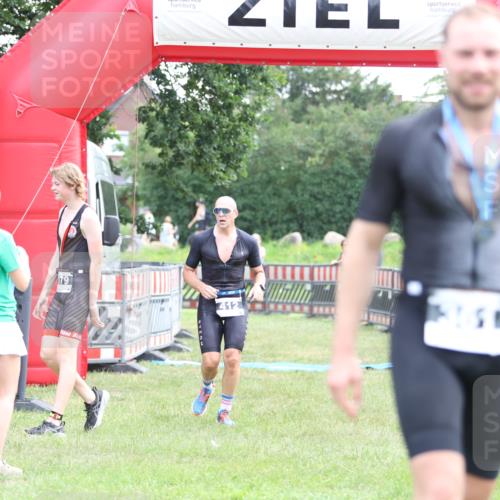 21.06.2026 - 29. Vierlanden-Triathlon Andreas Tolksdorf http://msf.ph/oto/9880034 21.06.2026 11:18:32 Ziel 412, 412 meine-sportfotos.de