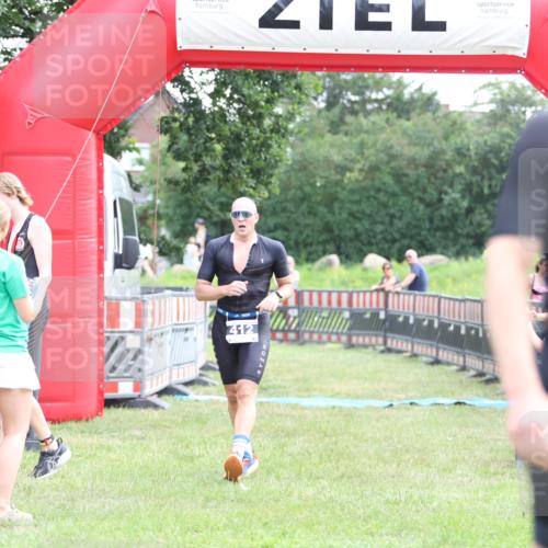 21.06.2026 - 29. Vierlanden-Triathlon Andreas Tolksdorf http://msf.ph/oto/9880091 21.06.2026 11:18:32 Ziel 412, 412 meine-sportfotos.de