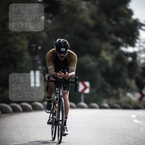 21.06.2026 - 29. Vierlanden-Triathlon H.Heesch http://msf.ph/oto/9880123 21.06.2026 09:12:44 Radfahren 13, 15, 45, 132, 290 meine-sportfotos.de