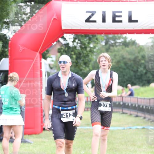 21.06.2026 - 29. Vierlanden-Triathlon Andreas Tolksdorf http://msf.ph/oto/9880137 21.06.2026 11:18:39 Ziel  meine-sportfotos.de