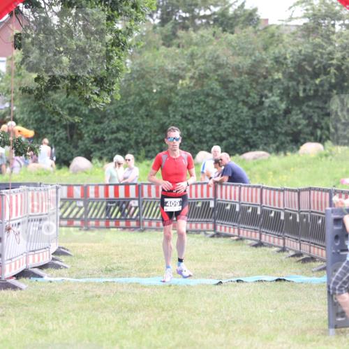 21.06.2026 - 29. Vierlanden-Triathlon Andreas Tolksdorf http://msf.ph/oto/9880168 21.06.2026 11:18:57 Ziel 409, 468, 409, 468 meine-sportfotos.de