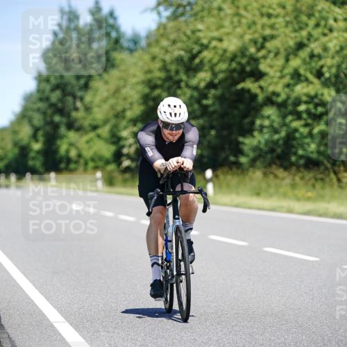 21.06.2026 - Viking Triathlon Michael Burmester http://msf.ph/oto/9880183 21.06.2026 13:18:54 Radfahren 39, 305, 344, 463 meine-sportfotos.de