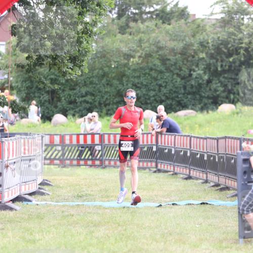 21.06.2026 - 29. Vierlanden-Triathlon Andreas Tolksdorf http://msf.ph/oto/9880187 21.06.2026 11:18:57 Ziel 409, 468, 409, 468 meine-sportfotos.de