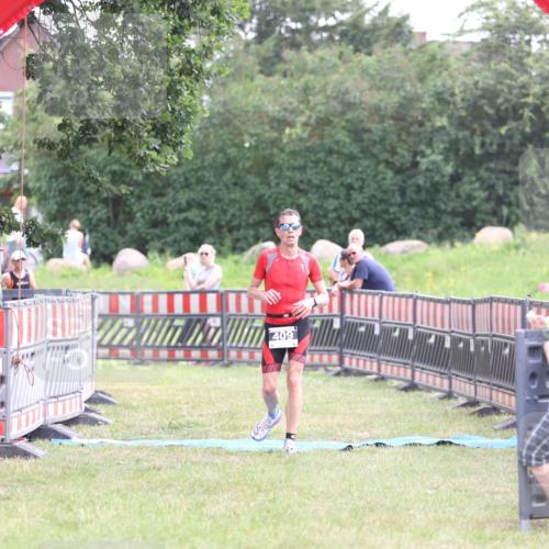 21.06.2026 - 29. Vierlanden-Triathlon Andreas Tolksdorf http://msf.ph/oto/9880210 21.06.2026 11:18:57 Ziel 409, 468, 409, 468 meine-sportfotos.de