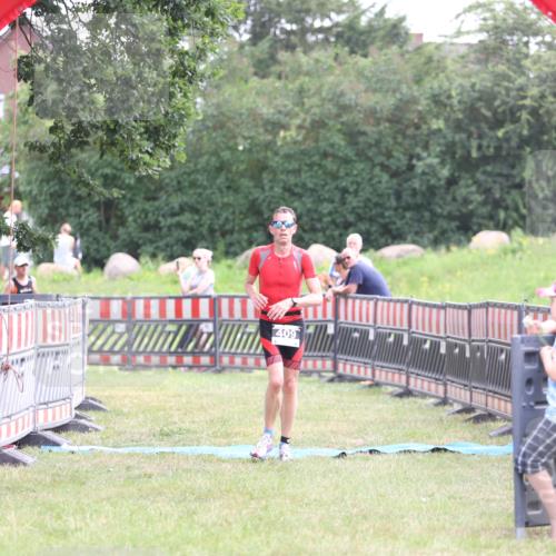 21.06.2026 - 29. Vierlanden-Triathlon Andreas Tolksdorf http://msf.ph/oto/9880224 21.06.2026 11:18:57 Ziel 409, 468, 409, 468 meine-sportfotos.de