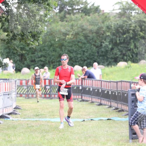 21.06.2026 - 29. Vierlanden-Triathlon Andreas Tolksdorf http://msf.ph/oto/9880286 21.06.2026 11:18:58 Ziel 409, 468, 409, 468 meine-sportfotos.de