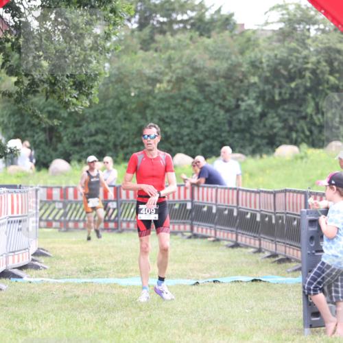 21.06.2026 - 29. Vierlanden-Triathlon Andreas Tolksdorf http://msf.ph/oto/9880301 21.06.2026 11:18:58 Ziel 409, 468, 409, 468 meine-sportfotos.de